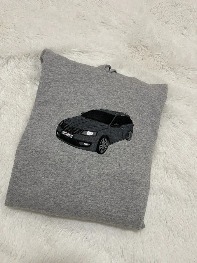 Vyšívané auto na textile